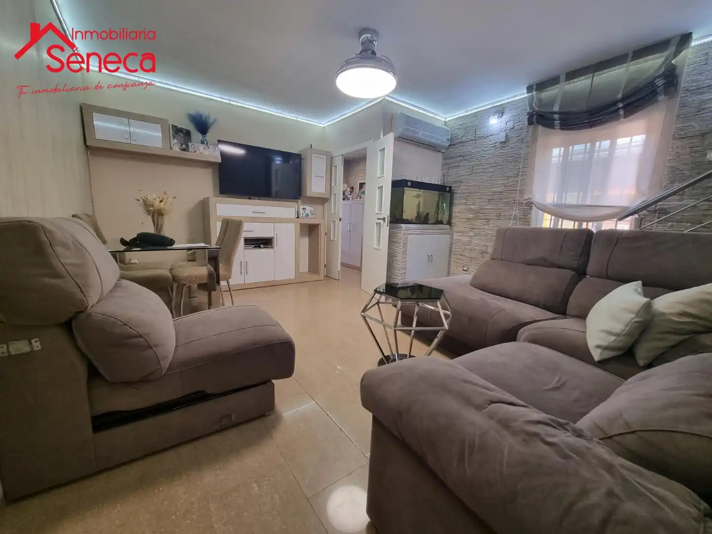 Sala d'estar de Casa adosada en venda en Córdoba amb Aire condicionat, Calefacció i Terrassa
