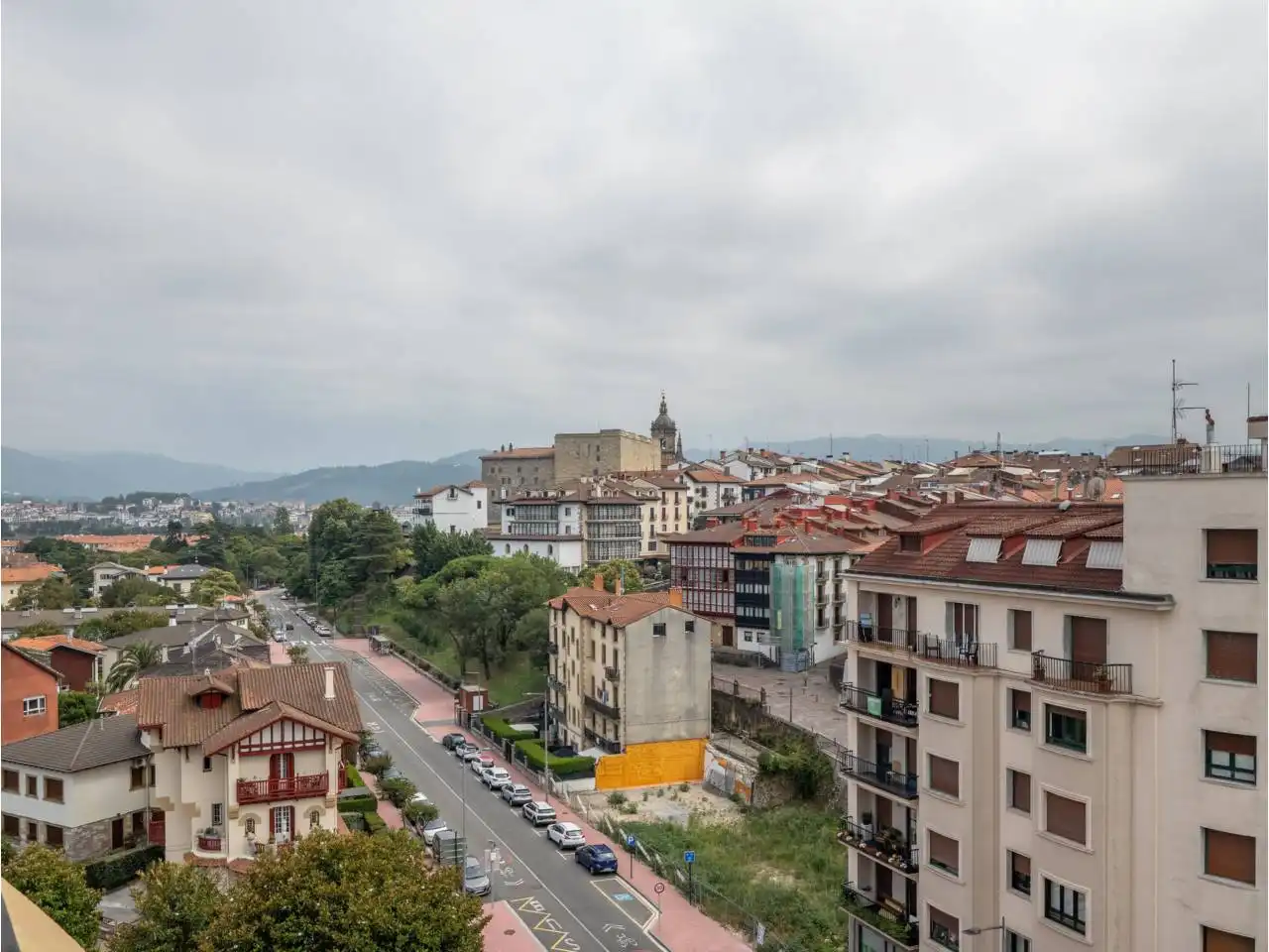 Vista exterior de Pis en venda en Hondarribia amb Terrassa, Traster i Piscina comunitària