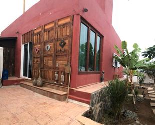 Exterior view of House or chalet for sale in San Bartolomé de Tirajana  with Air Conditioner, Private garden and Terrace