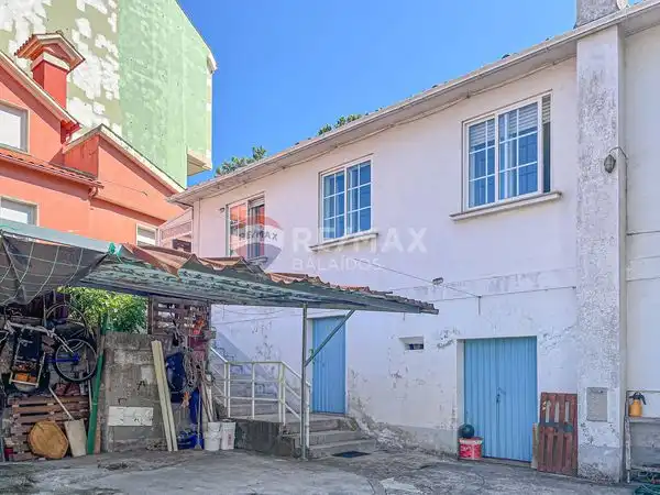 Vista exterior de Casa adosada en venta en Cangas  con Calefacción, Jardín privado y Trastero