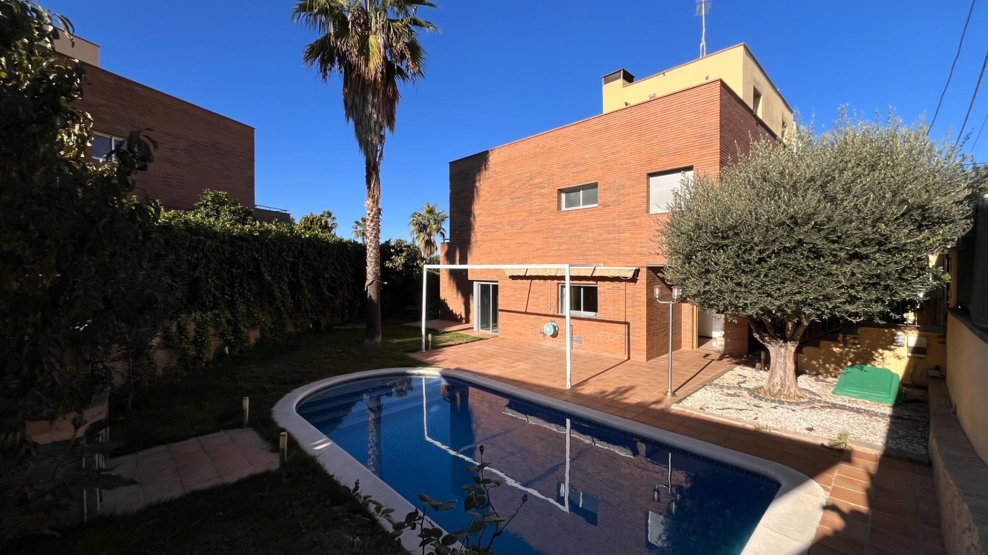 Swimming pool of House or chalet for sale in Terrassa  with Heating, Private garden and Terrace