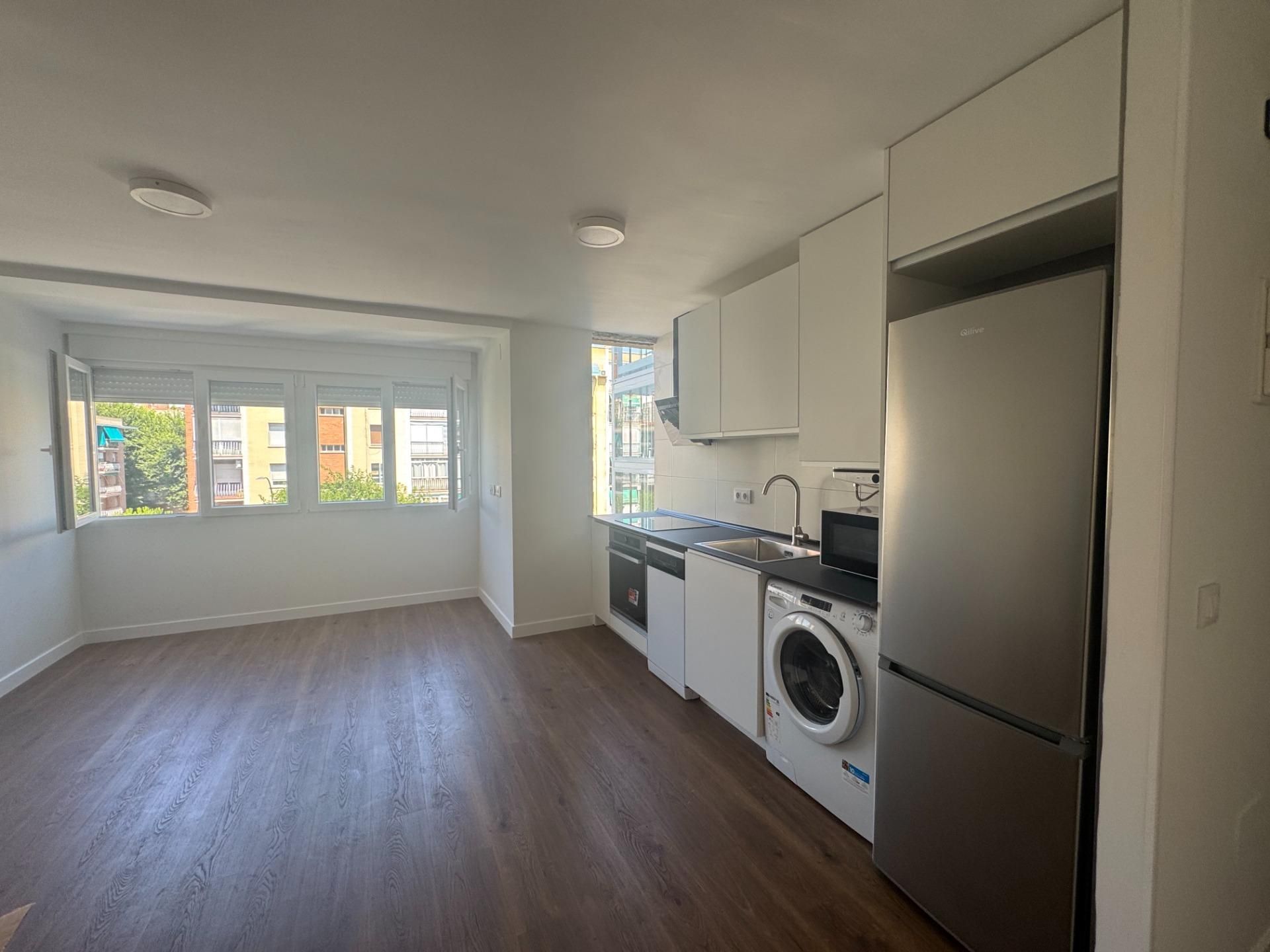 Exterior view of Flat to rent in  Madrid Capital  with Air Conditioner and Heating