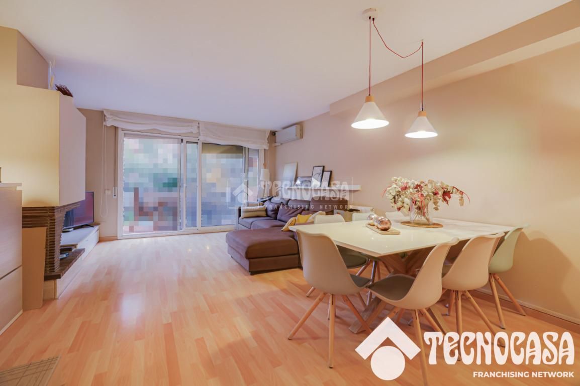 Vista exterior de Casa adosada en venda en Cerdanyola del Vallès amb Calefacció, Jardí privat i Terrassa