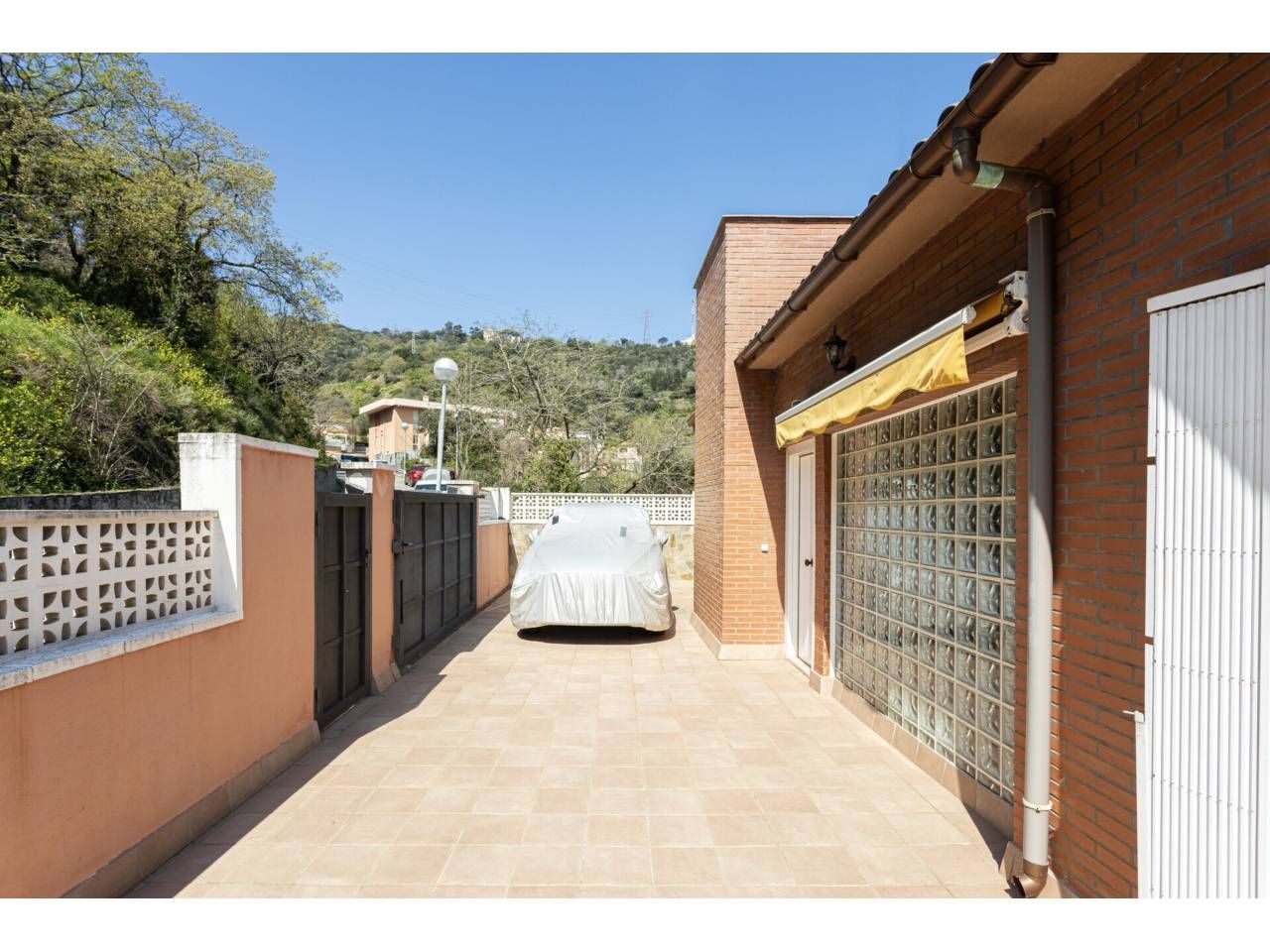 Exterior view of House or chalet for sale in  Barcelona Capital  with Heating, Terrace and Furnished