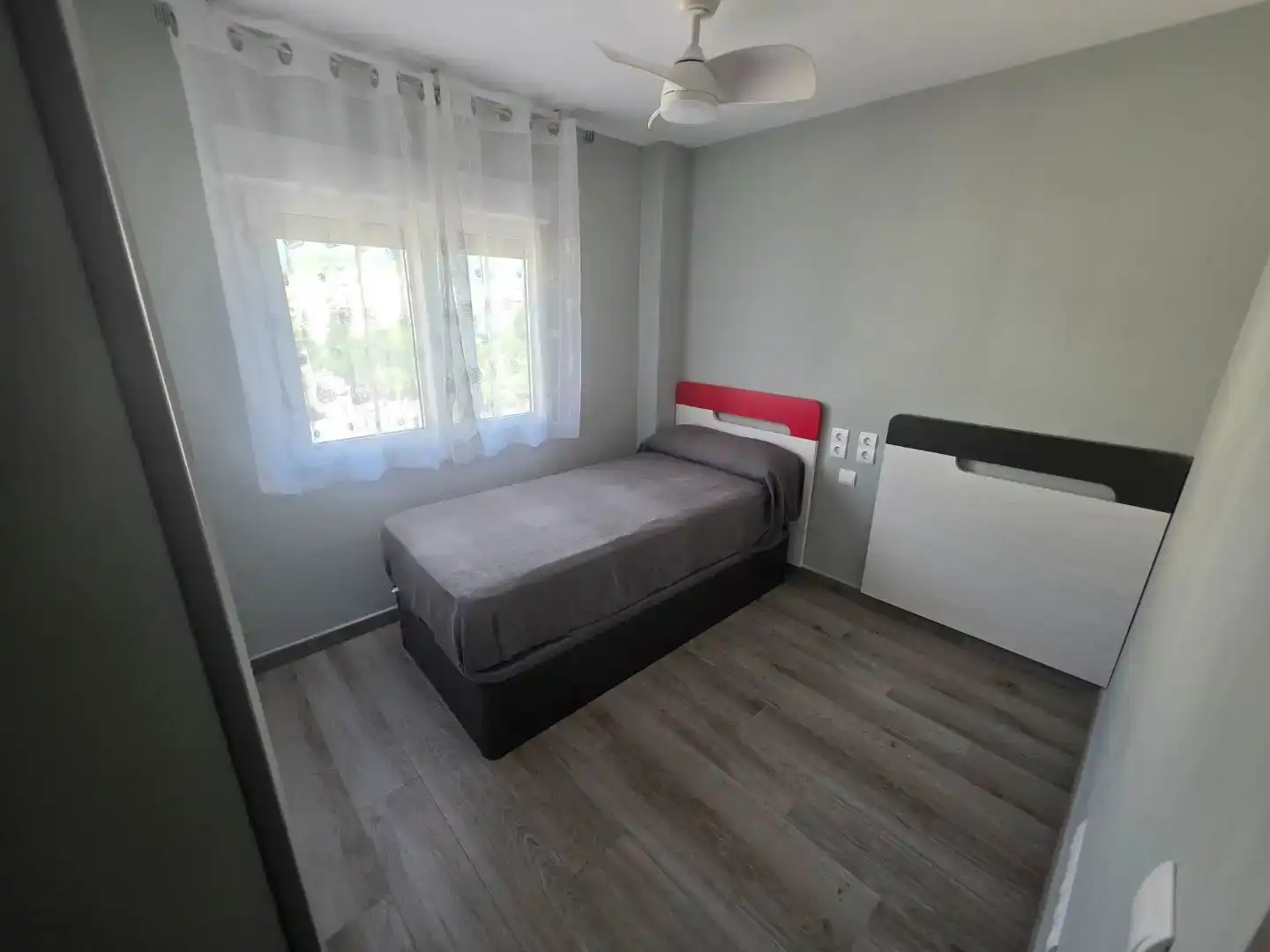 Schlafzimmer von Wohnung zur Miete in Gandia mit Klimaanlage, Schwimmbad und Möbliert