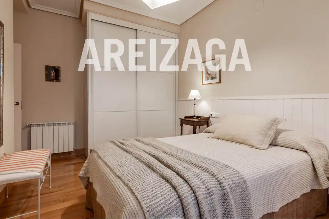 Habitación de Piso en venta en Donostia - San Sebastián  con Calefacción y Balcón