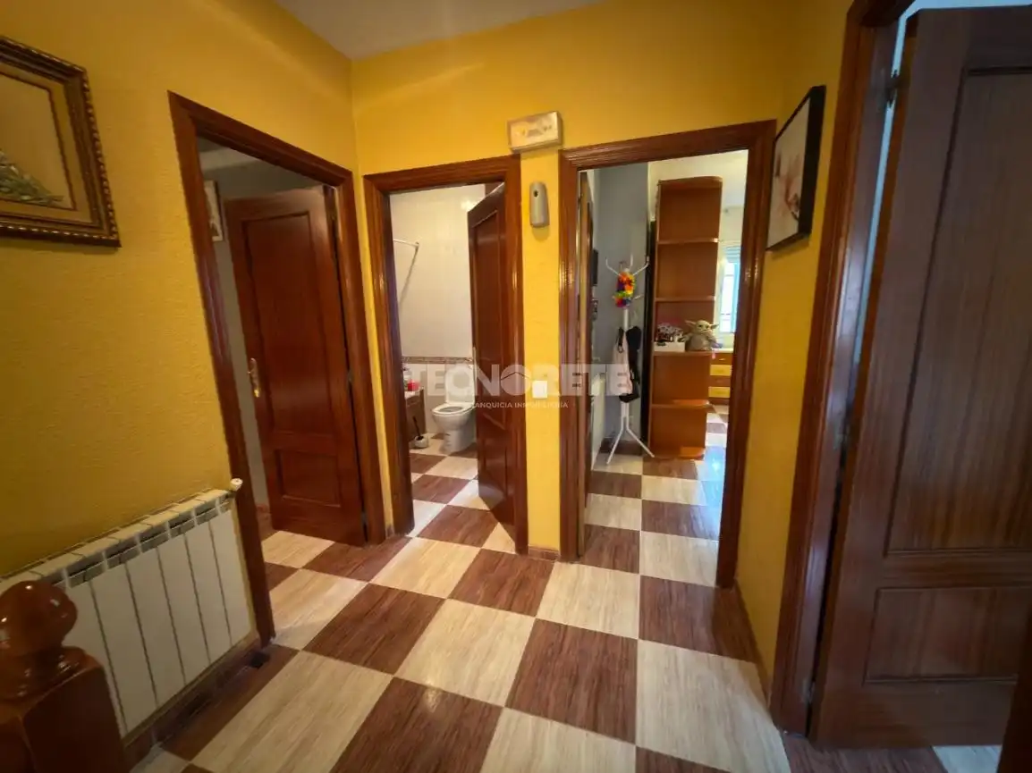 Detached homes for sale in Dosbarrios, Toledo