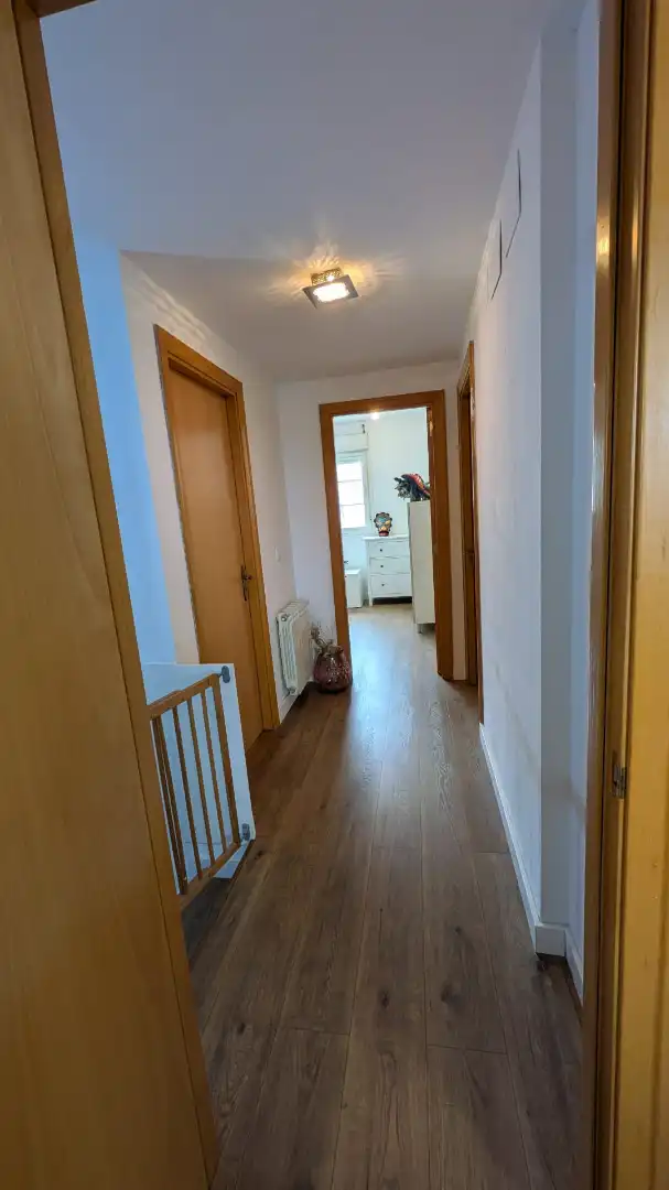 Casa adosada en venta en La Pobla de Vallbona con Aire acondicionado, Calefacción y Jardín privado