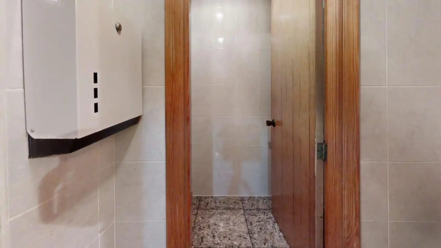 Badezimmer von Geschaftsraum zur Miete in Silla mit Klimaanlage