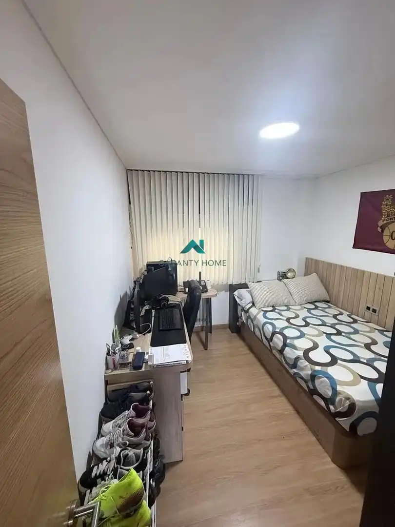Habitación de Piso en venta en Pontevedra Capital  con Calefacción y Trastero