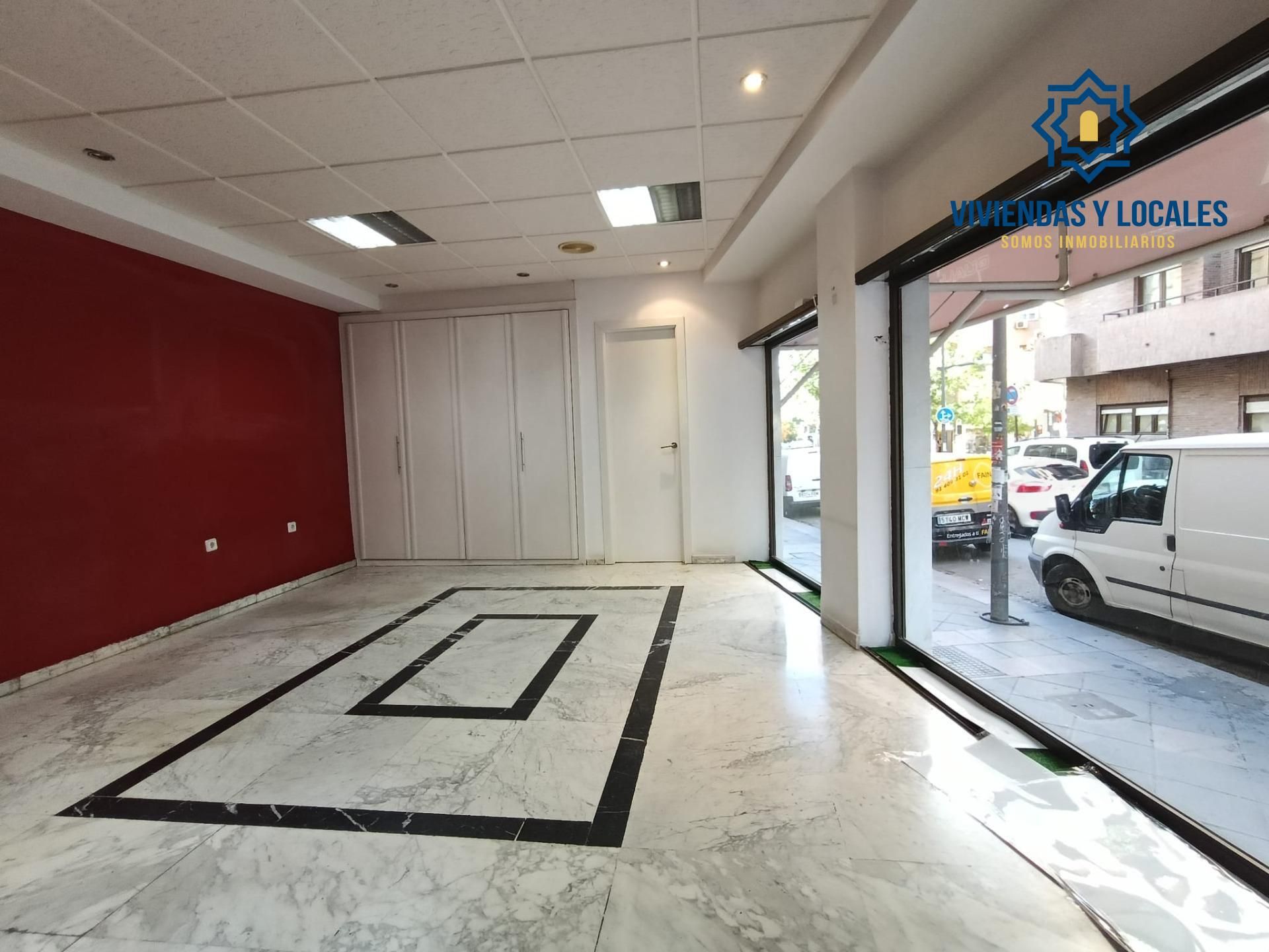 Premises to rent in  Granada Capital  with Air Conditioner