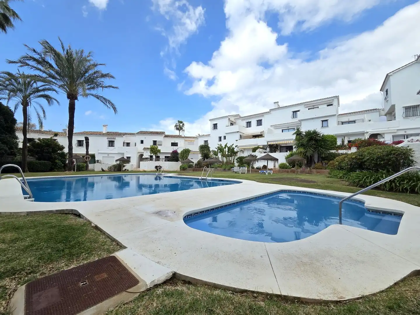 Jardí de Casa adosada en venda en Marbella amb Aire condicionat, Terrassa i Moblat