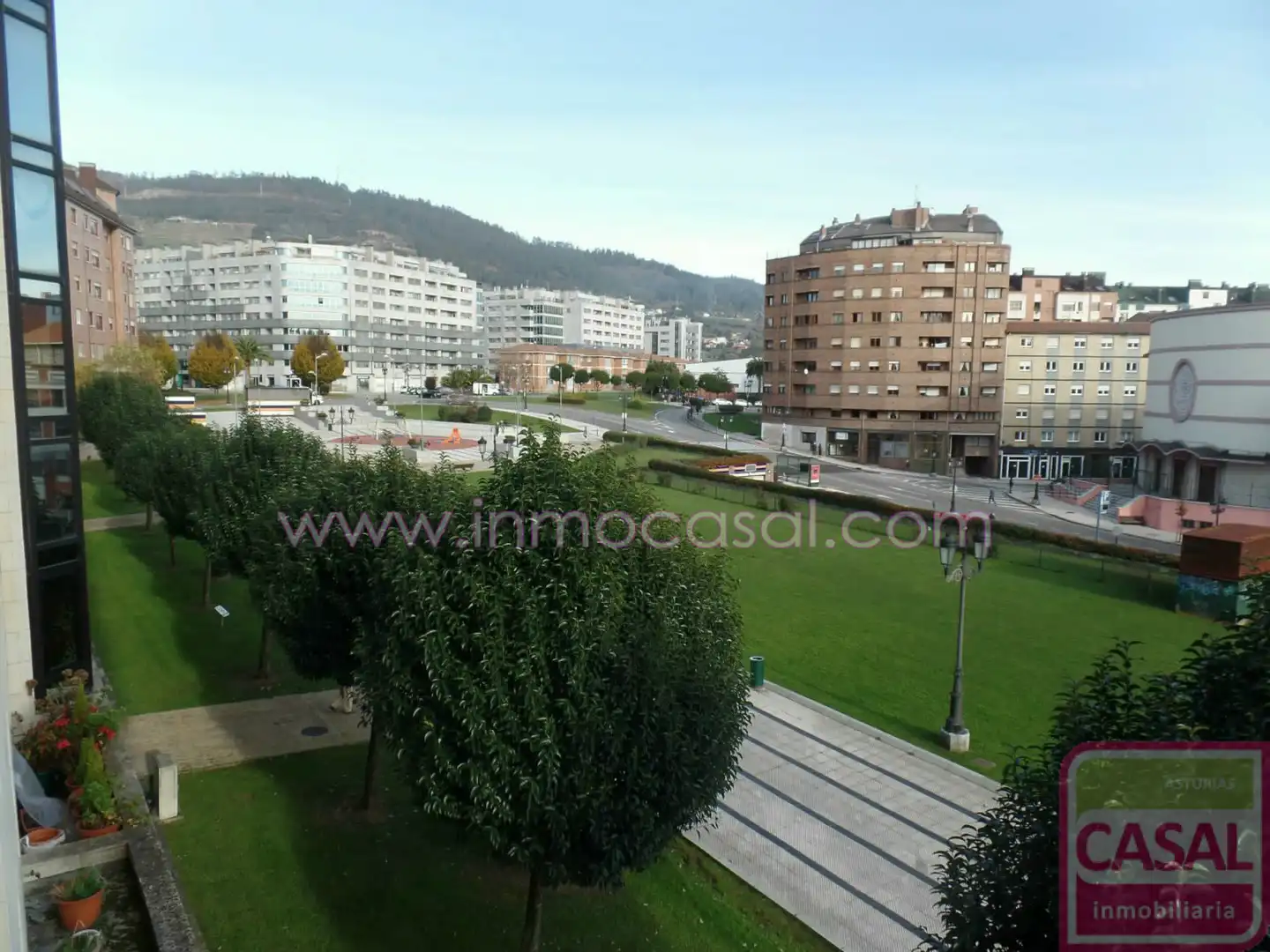 Vista exterior de Piso de alquiler en Oviedo  con Calefacción y Trastero