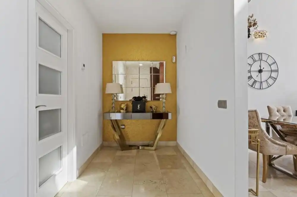 Einfamilien-Reihenhaus zur Miete in Benahavís mit Klimaanlage, Privatgarten und Terrasse