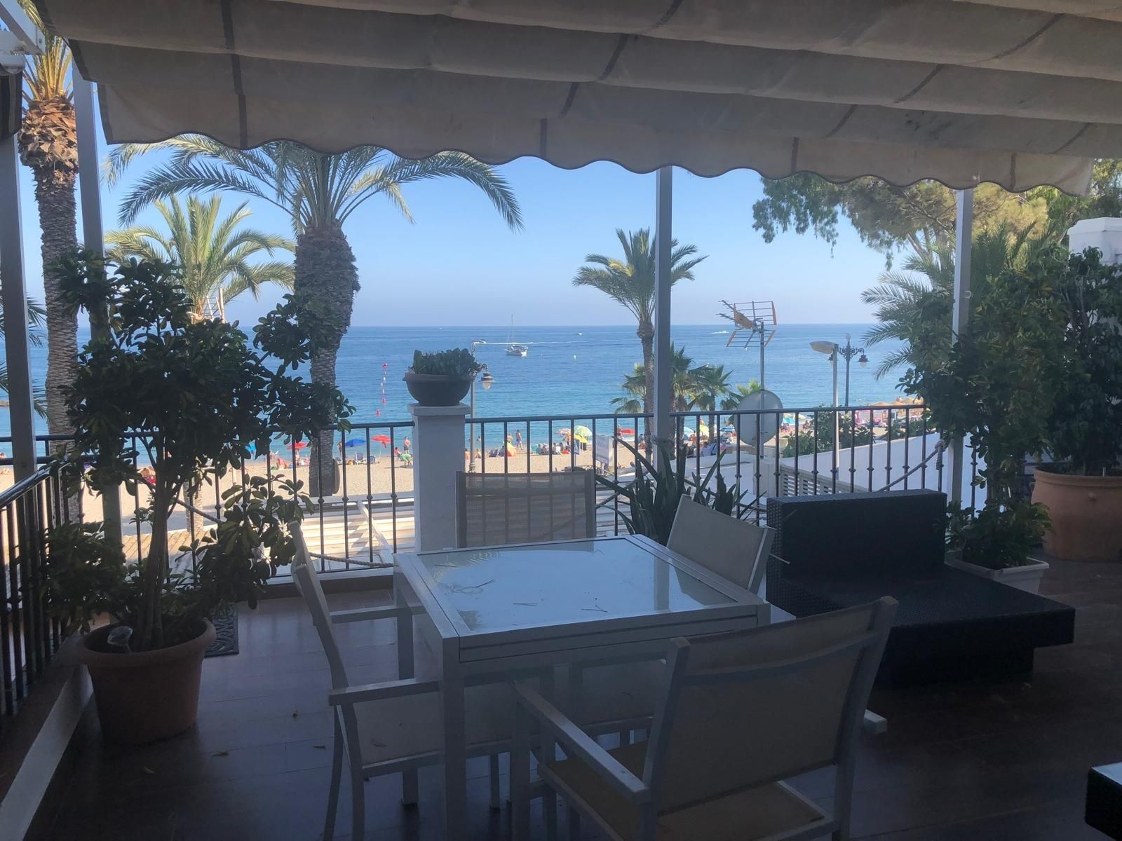 Vista exterior de Apartament de lloguer en Roquetas de Mar amb Terrassa