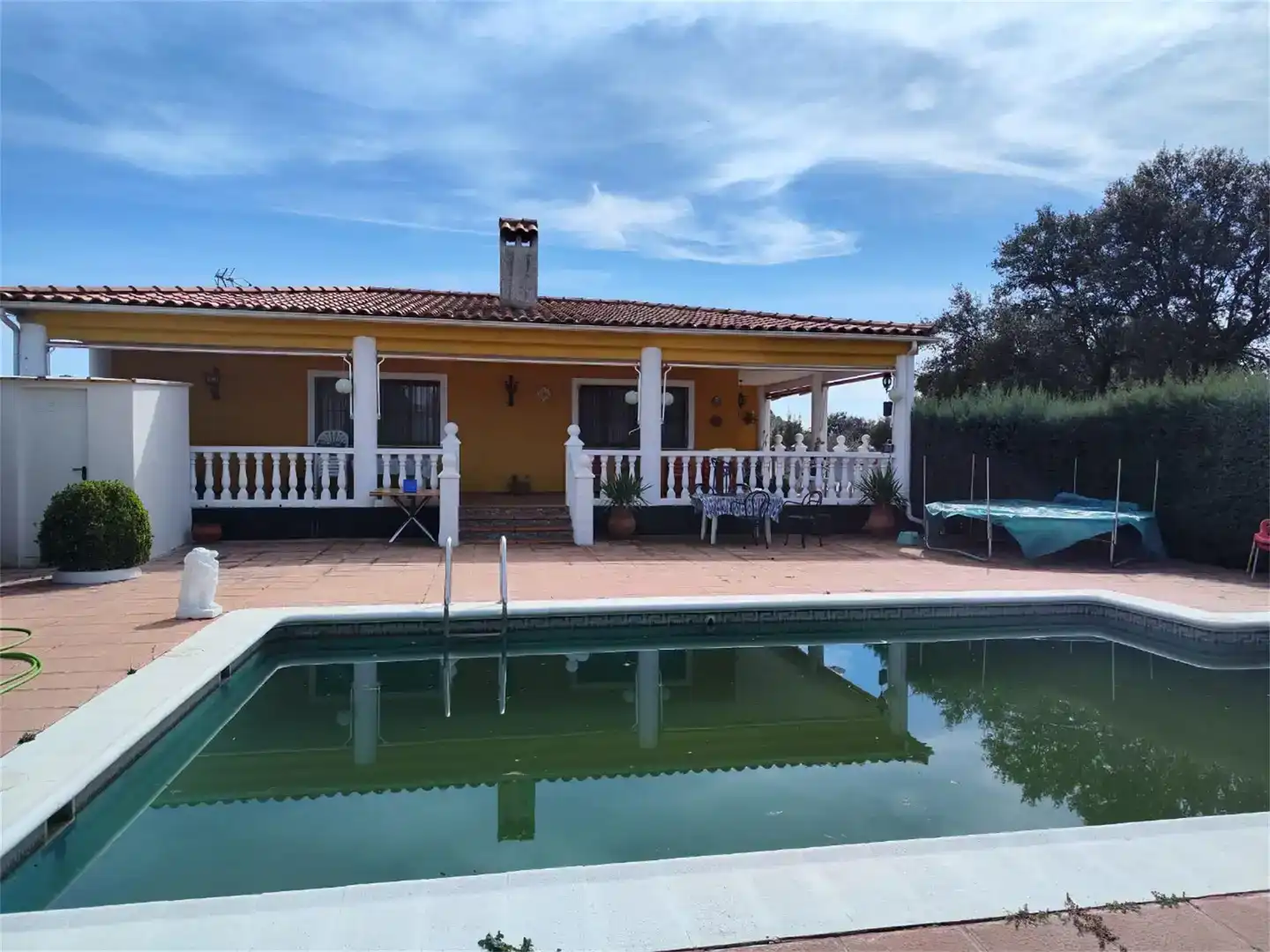 Piscina de Casa o xalet en venda en Linares amb Aire condicionat i Piscina
