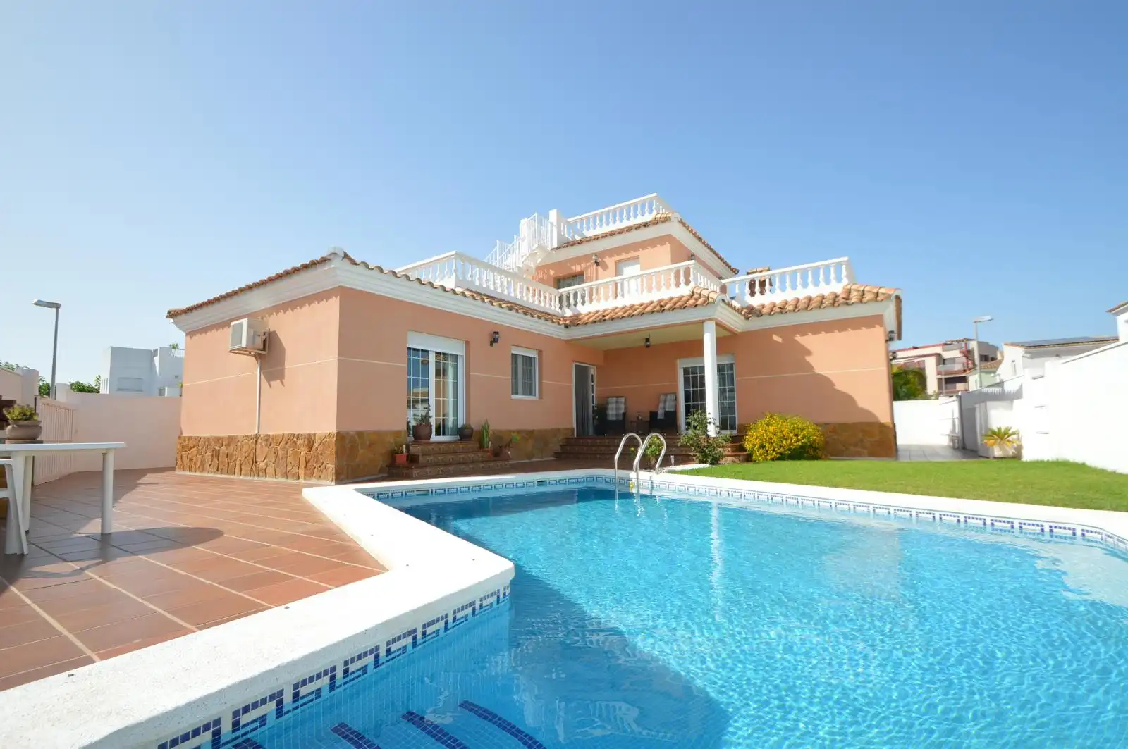 Piscina de Casa o xalet en venda en Vinaròs amb Aire condicionat, Calefacció i Jardí privat