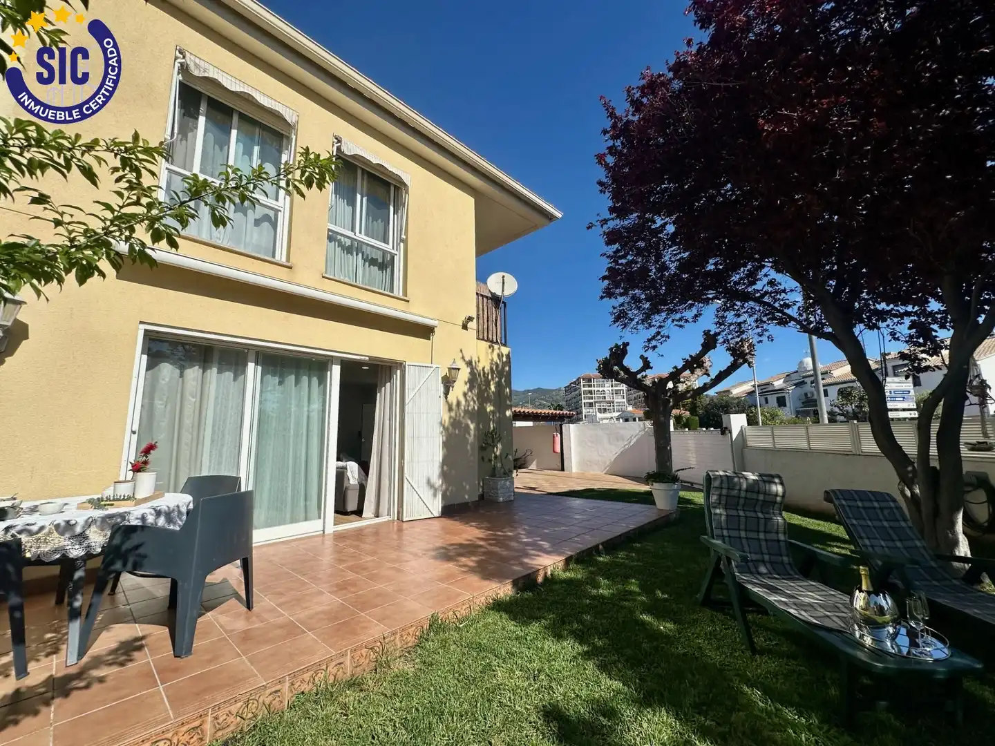Vista exterior de Casa o xalet en venda en Benicasim / Benicàssim amb Aire condicionat, Jardí privat i Parquet