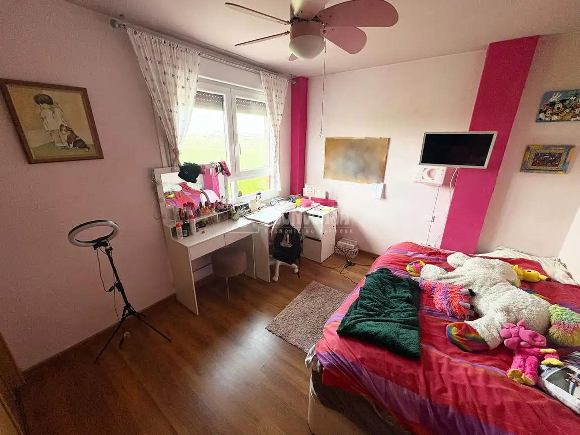 Habitación de Casa adosada en venta en Zaragoza con Aire acondicionado, Calefacción y Terraza