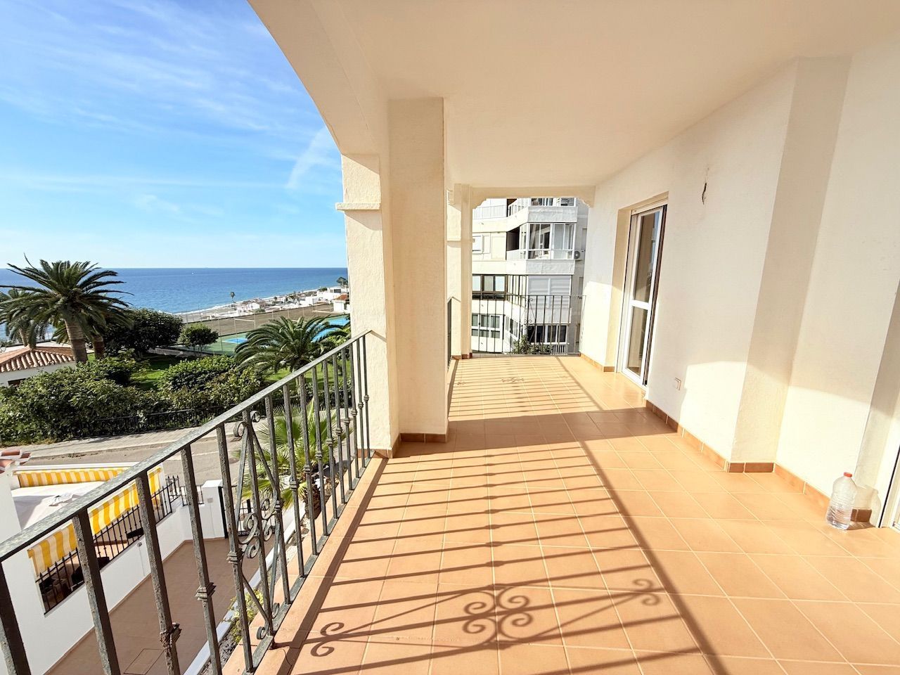 Vista exterior de Dúplex en venda en Torrox amb Piscina comunitària