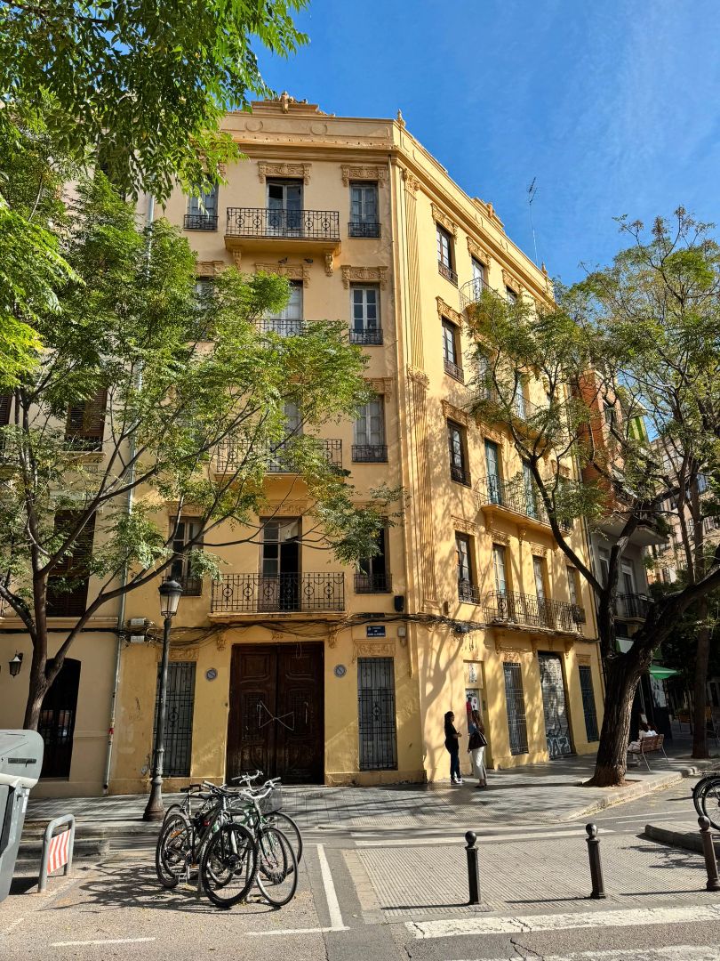 Exterior view of Building for sale in  Valencia Capital