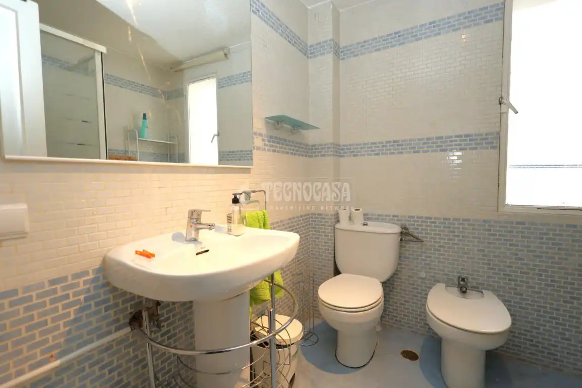 Badezimmer von Wohnung zum Verkauf in Madrid mit Heizung und Balkon