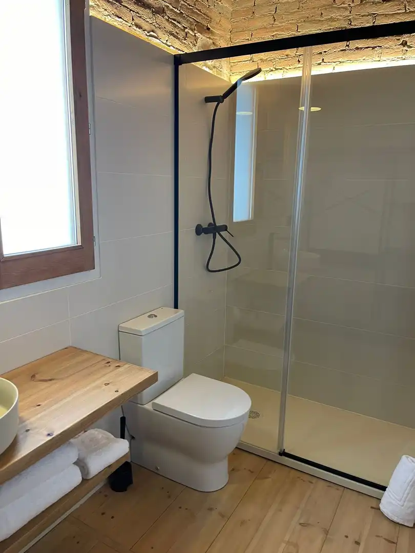 Bany de Pis de lloguer en Girona amb Aire condicionat, Calefacció i Terrassa