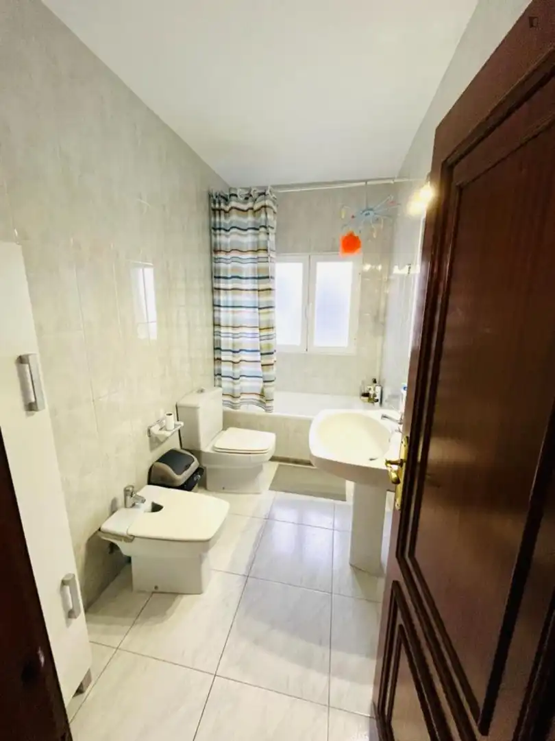 Room in Ciudad Jardín - Zoco