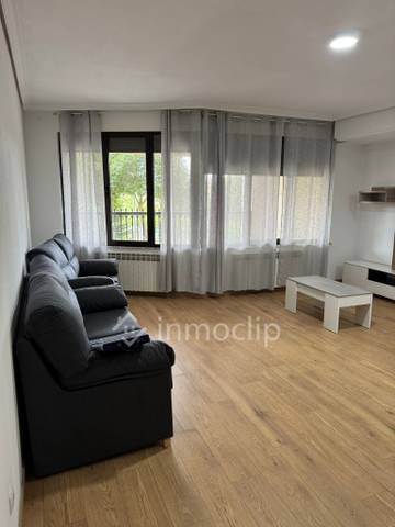 Piso en Alquiler en CALLE RIAÑO en Barrio Blanco