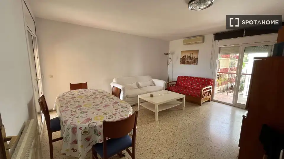 Sala d'estar de Pis per a compartir en Canet de Mar amb Aire condicionat, Calefacció i Moblat