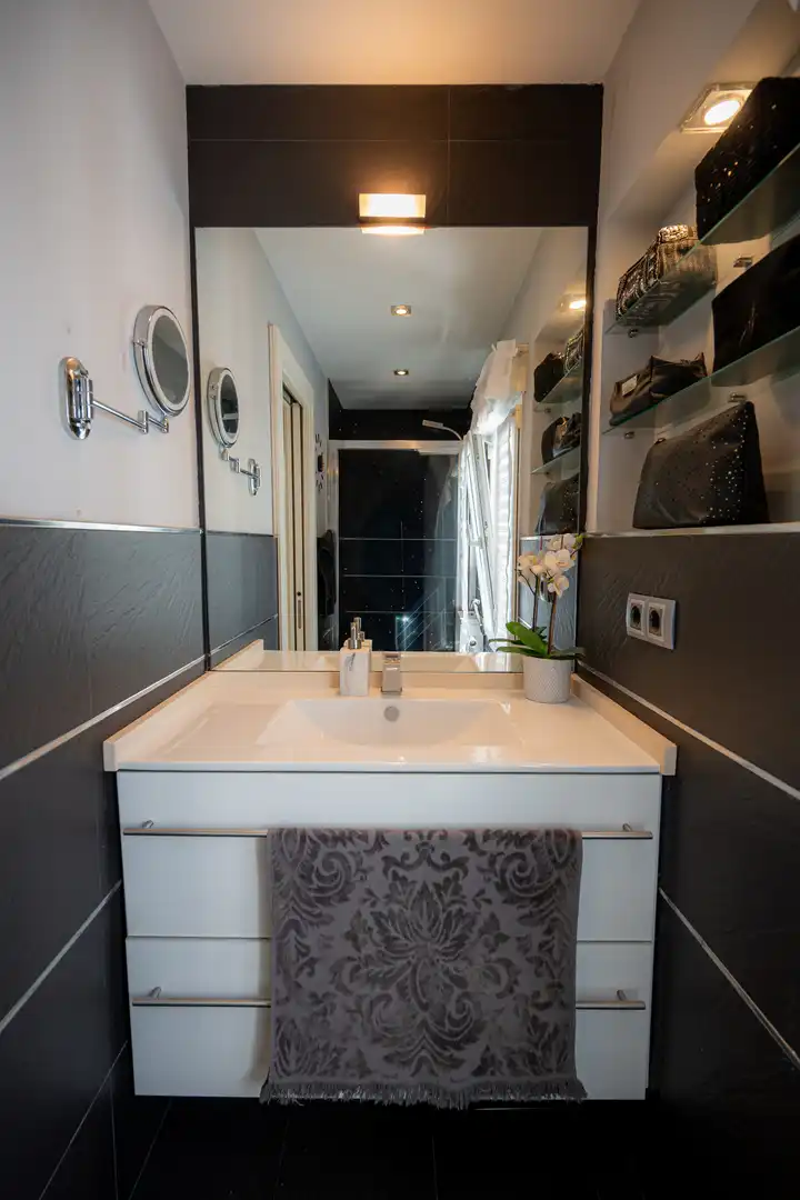 Baño de Piso en venta en Gijón  con Calefacción y Amueblado