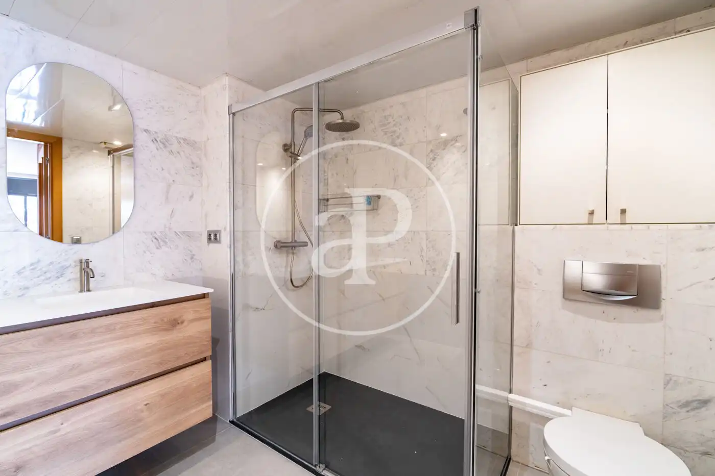 Badezimmer von Wohnung zur Miete in Barcelona mit Klimaanlage, Heizung und Möbliert