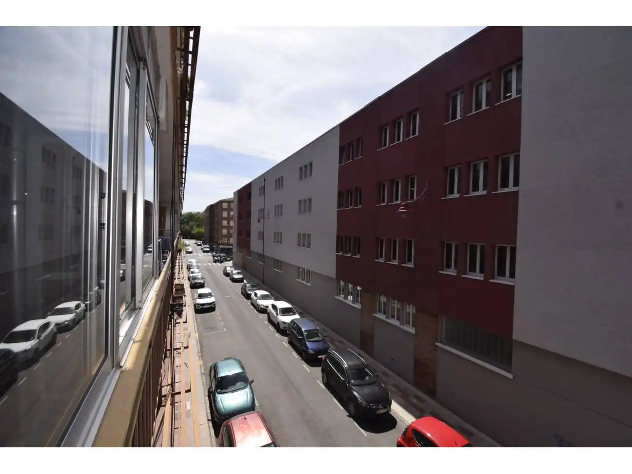 Vista exterior de Pis en venda en León Capital  amb Calefacció, Parquet i Terrassa