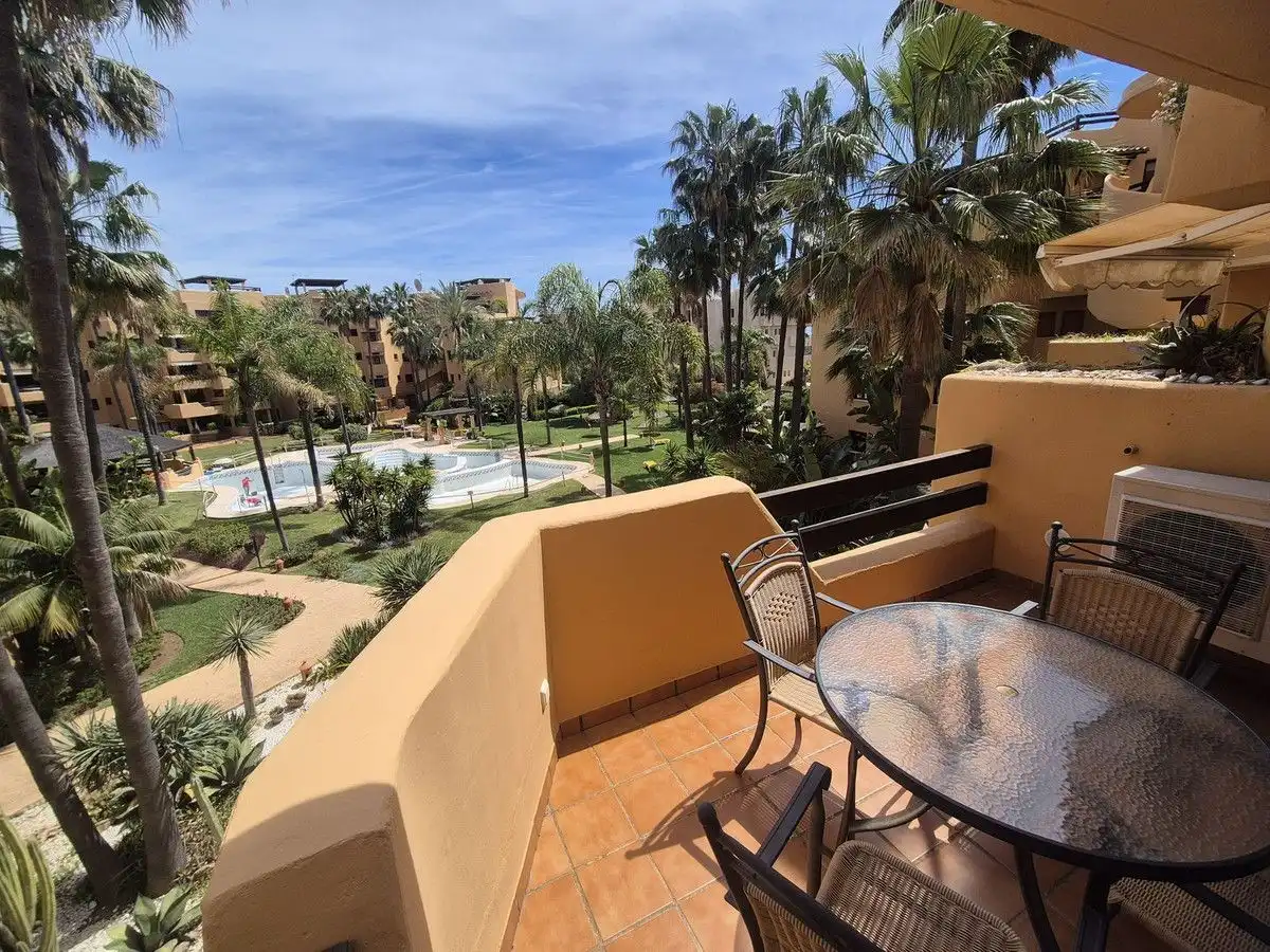 Terrassa de Apartament de lloguer en Estepona amb Aire condicionat, Calefacció i Terrassa
