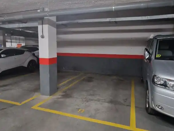 Parkplatz von Wohnung zum Verkauf in Las Rozas de Madrid mit Klimaanlage, Terrasse und Schwimmbad