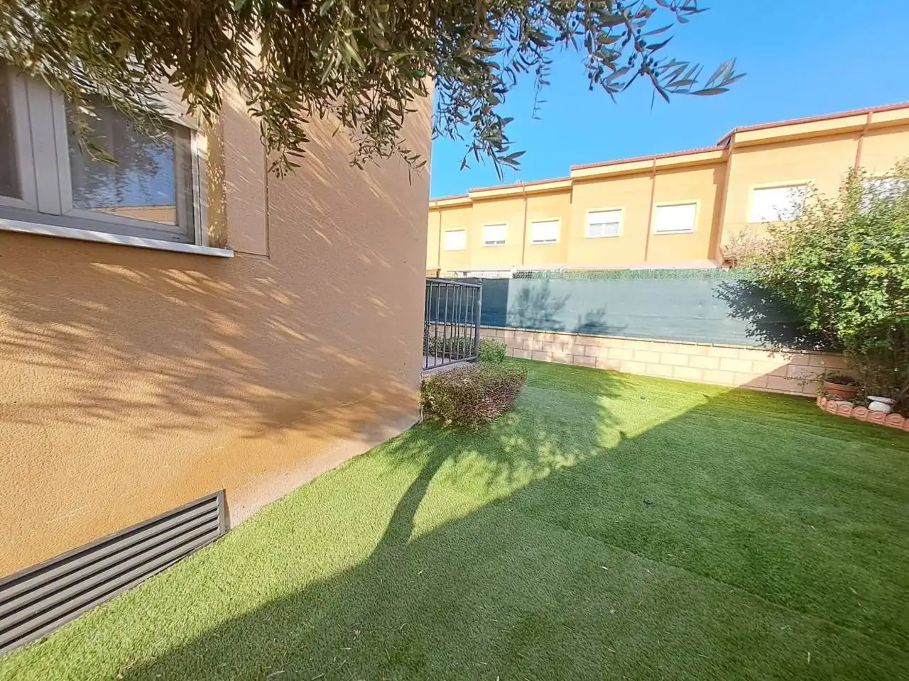 Jardín de Casa adosada en venta en Villagonzalo Pedernales con Calefacción, Jardín privado y Terraza