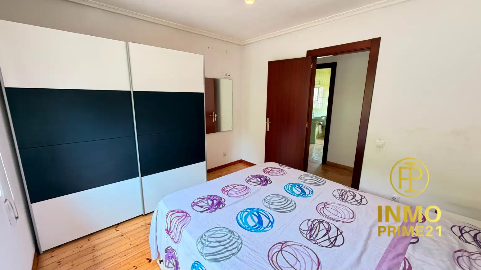 Habitación de Casa o chalet en venta en Corvera de Toranzo con Parquet y Balcón
