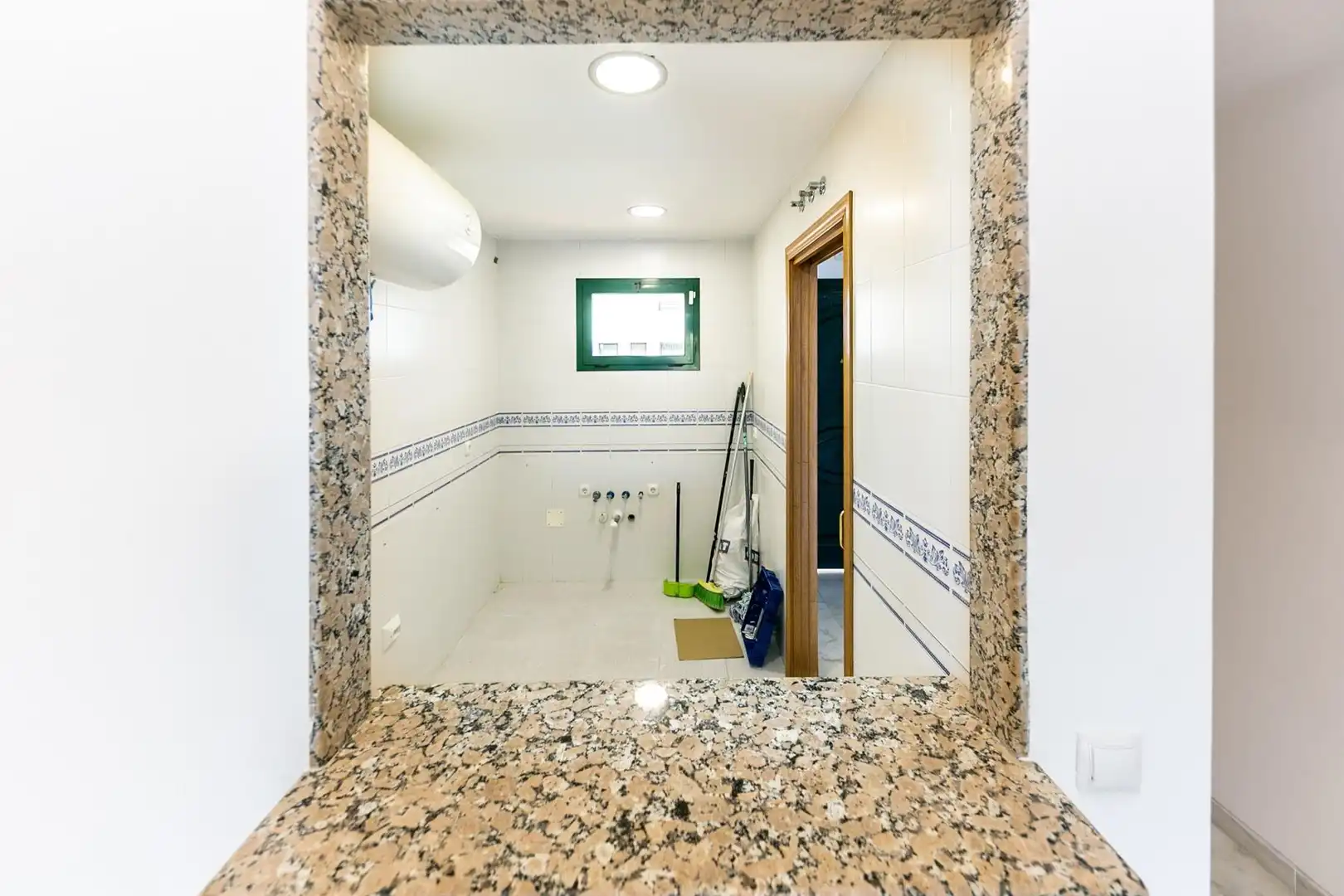 Baño de Planta baja en venta en Fuengirola con Aire acondicionado, Calefacción y Jardín privado