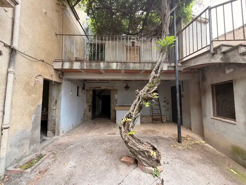 Vista exterior de Casa o xalet en venda en Saus, Camallera i Llampaies amb Terrassa i Balcó