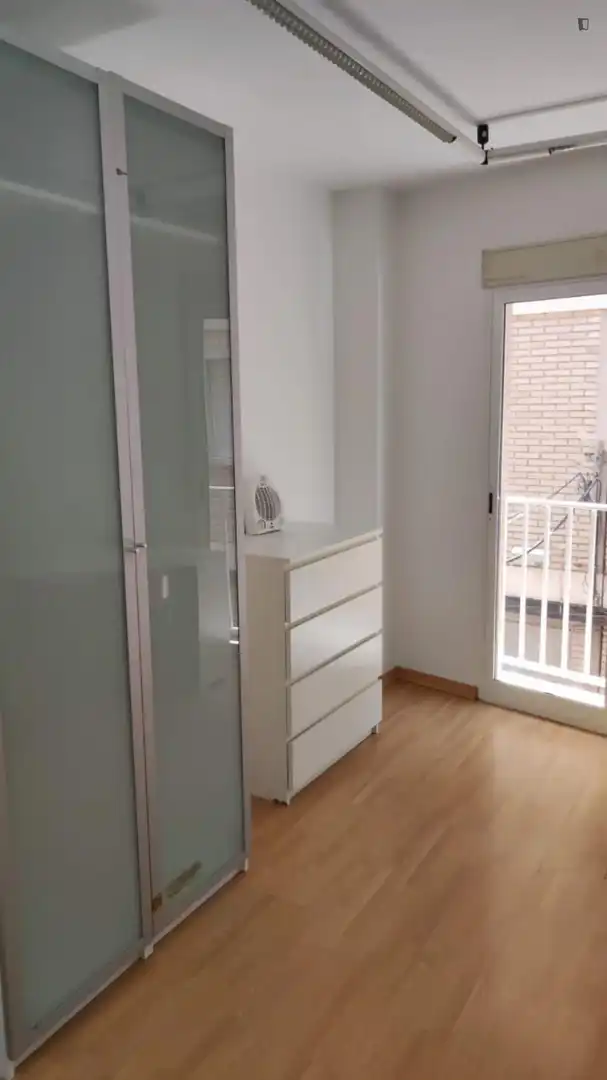 Schlafzimmer von Wohnungen zur untervermieten in Murcia mit Möbliert, Ofen und Mikrowelle