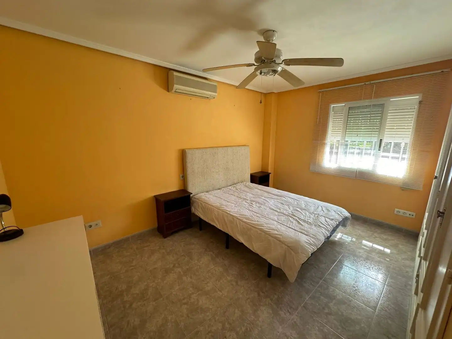 Habitación de Casa adosada en venta en Benidorm con Aire acondicionado, Calefacción y Jardín privado