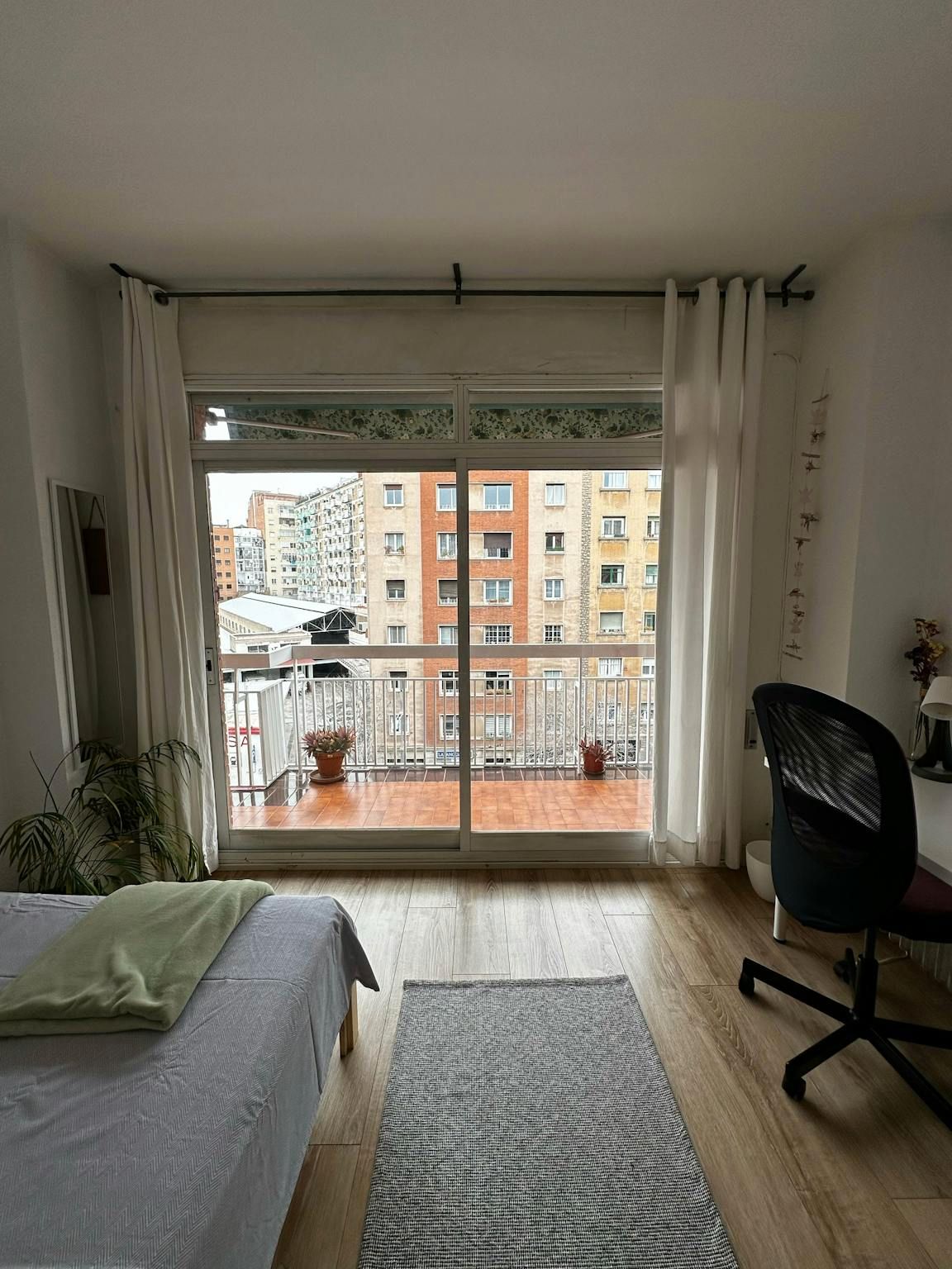 Dormitori de Pis per a compartir en  Barcelona Capital amb Calefacció, Moblat i Rentadora