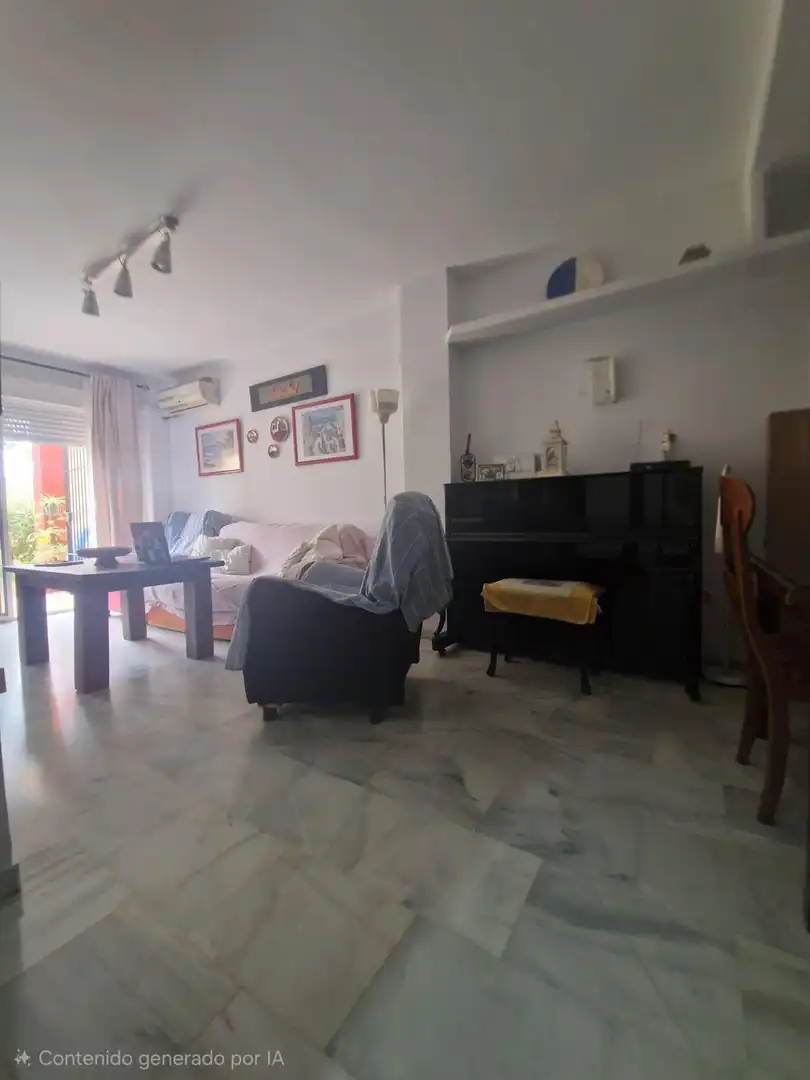 Sala d'estar de Casa adosada en venda en Puerto Real amb Aire condicionat, Jardí privat i Traster