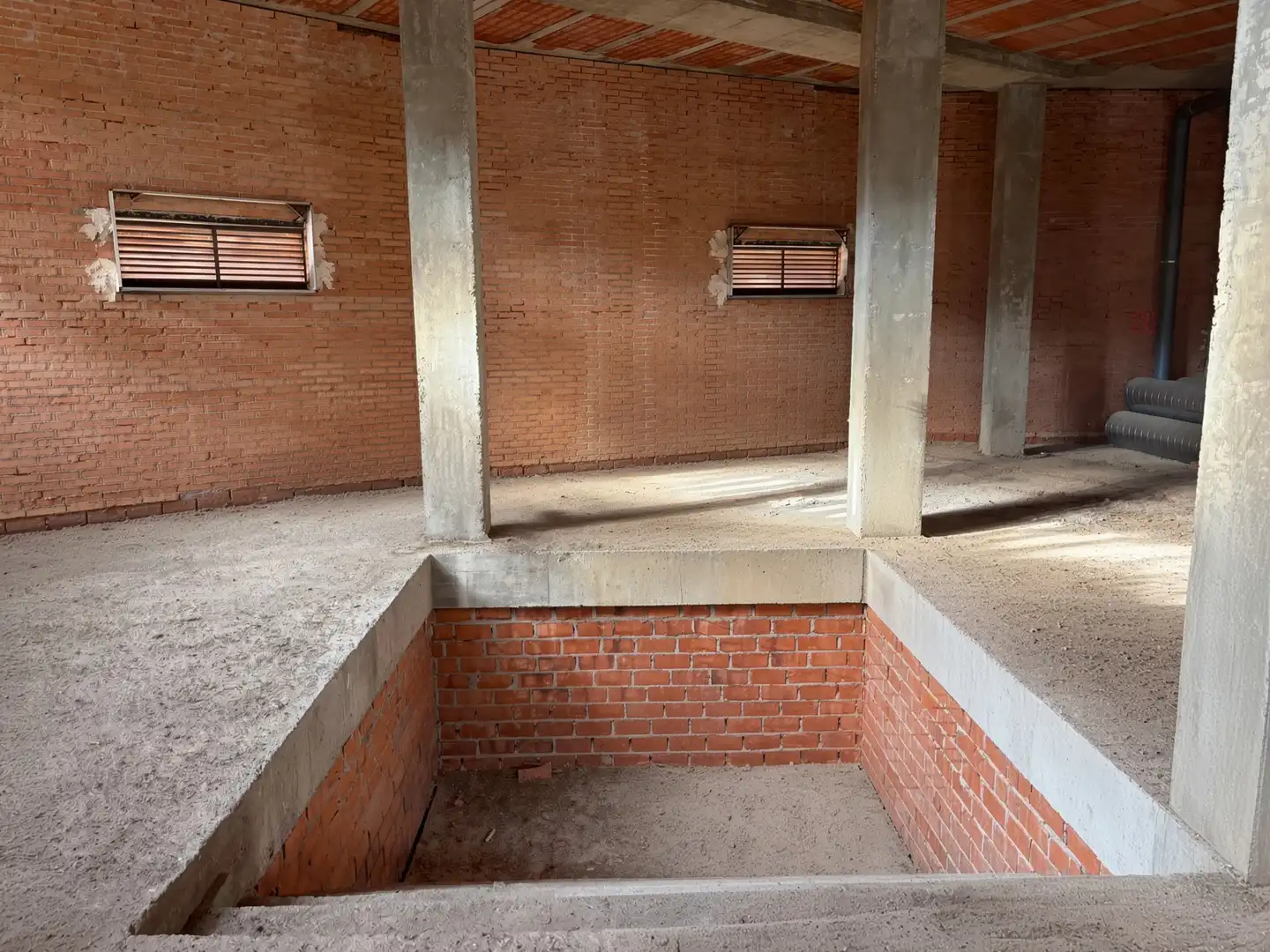 Local de lloguer a Avenida de los Reyes Católicos, Nuevo Hospital