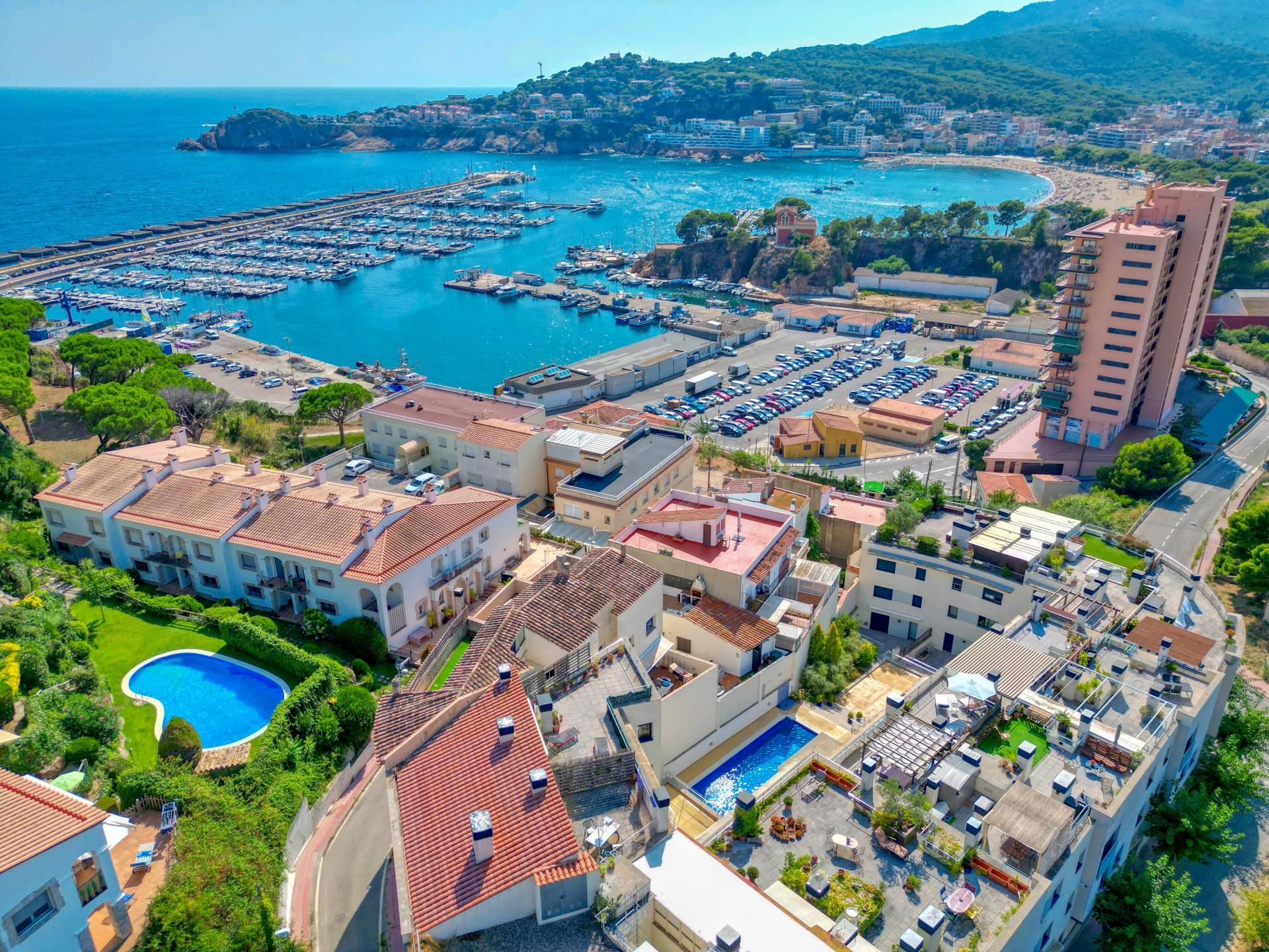 Vista exterior de Dúplex en venda en Sant Feliu de Guíxols amb Calefacció, Jardí privat i Piscina