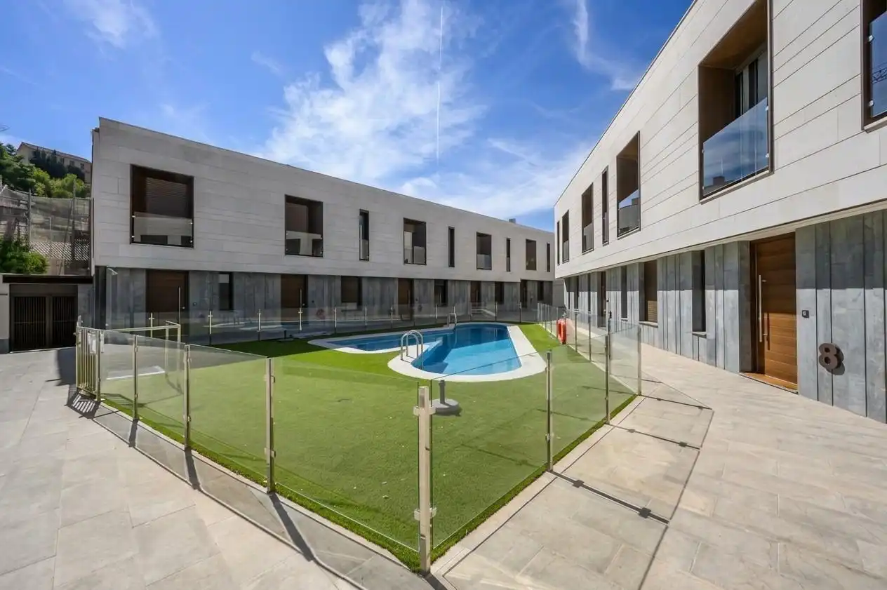 Maison mitoyenne avec piscine à vendre à CANONIGOS