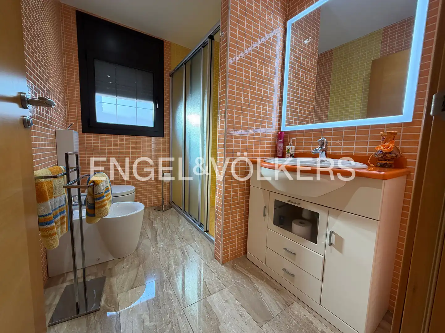 Bathroom of Houses for sale in Pineda de Mar  with Air Conditioner, Heating and Private garden