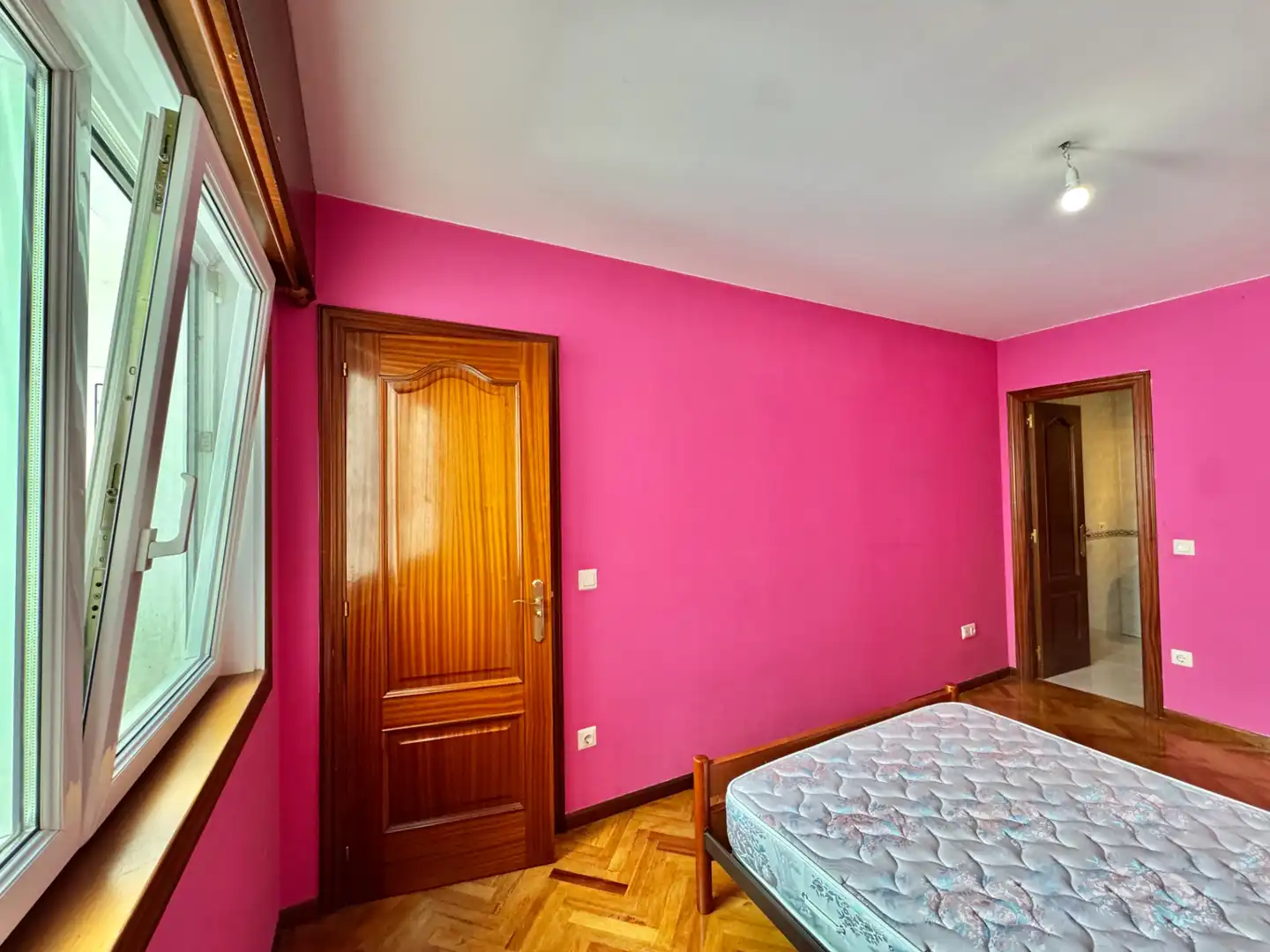 Habitación de Piso en venta en Arteixo con Parquet, Amueblado y Horno