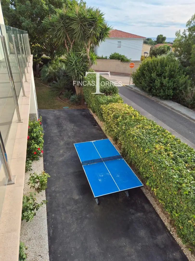 Vista exterior de Casa o chalet en venta en El Vendrell con Aire acondicionado, Jardín privado y Parquet