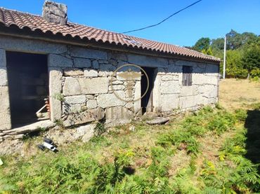 Casa rústica amb jardí en venda a Valadares - Beade